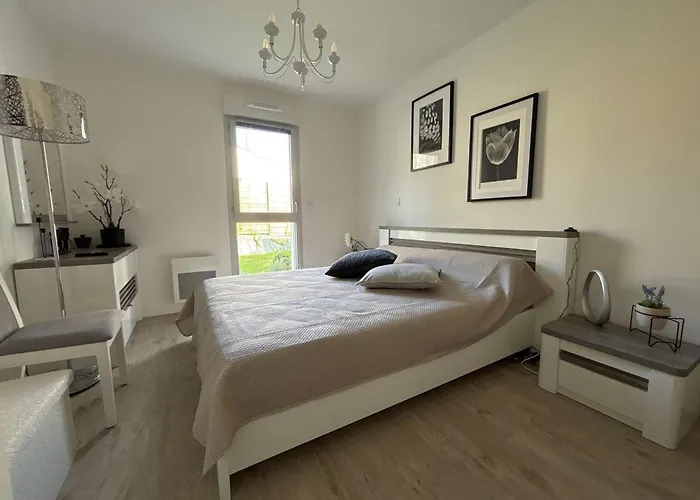 Calme, Jardin, 4 Pers, Proche Et Commerces, Parking, Normes Handicapes - Fr-1-494-167 Royan