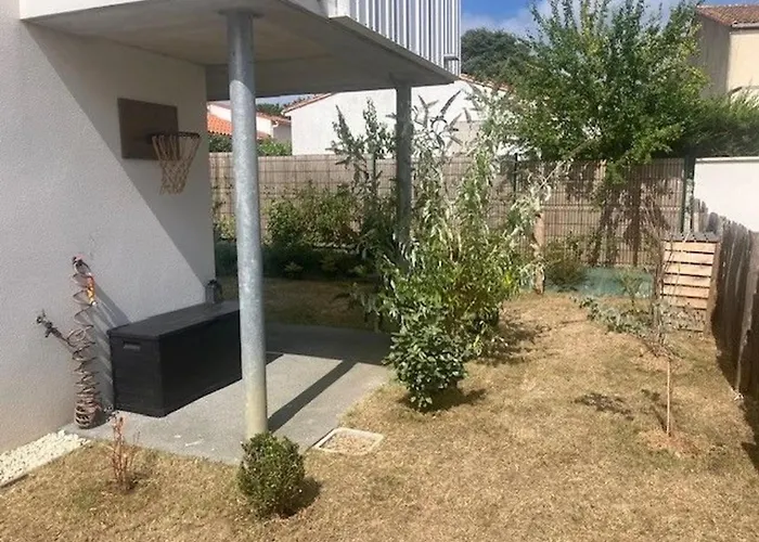 Calme, Jardin, 4 Pers, Proche Et Commerces, Parking, Normes Handicapés - Fr-1-494-167 * Royan